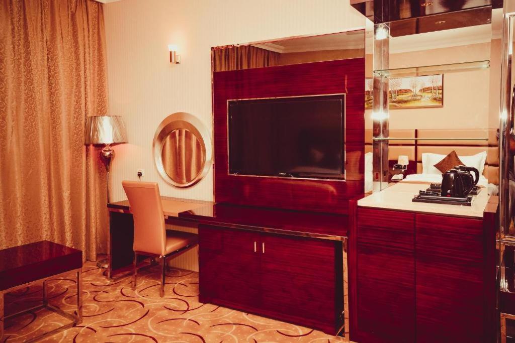 Al Azmi 115 Отель 4*